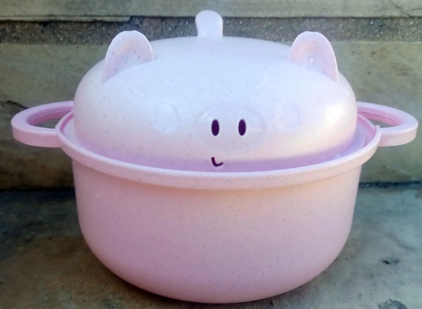 It's a cute well-designed pig-shaped set with stacking bowls where every cute part is functional